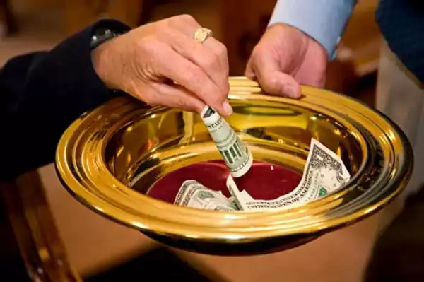 ? If Your Pastor Does These 8 Things, He Is Eating Your Tithes And Offerings (click to see them)